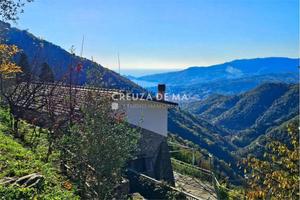 Casa indipendente di 230 m² con più di 5 locali e 