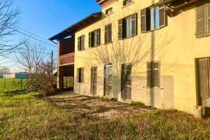 CASA SEMINDIPENDENTE A ISOLA SANT'ANTONIO