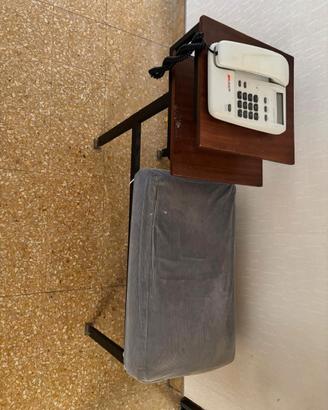 Panca per telefono vintage.