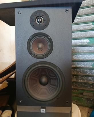 casse acustiche stereo JBL diffusori 