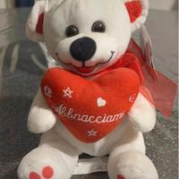 Peluche orsacchiotta con cuore