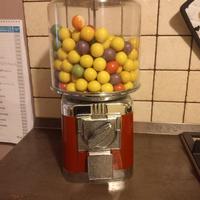 Distributore di caramelle vintage 