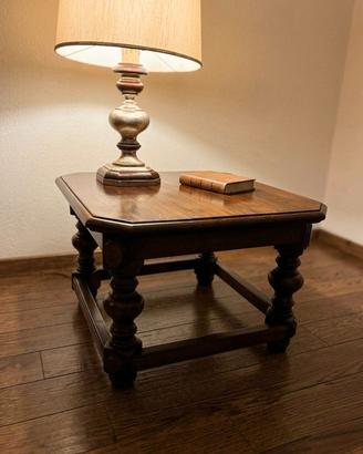 Tavolino d'Arredo in Noce Massiccio 65x65x44