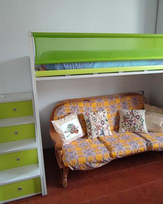 Letto a ponte con scale portaoggetti