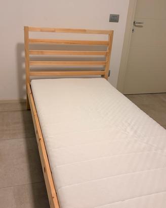 Letto in legno IKEA con materasso IKEA