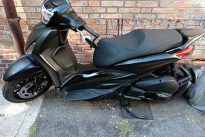 Piaggio beverly 300 hpe deep black