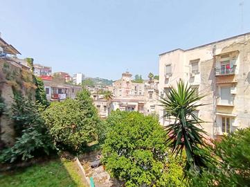 2 LOCALI A NAPOLI
