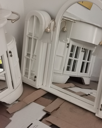 Mobiletto bagno per lavabo e specchiera