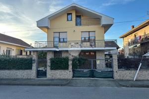 VILLA SINGOLA A RIVALTA DI TORINO