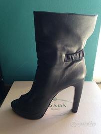 Stivaletti in pelle con tacco alto - Prada