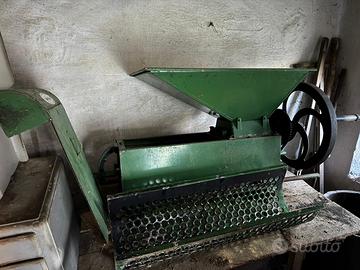 Macchina per pestare l'uva