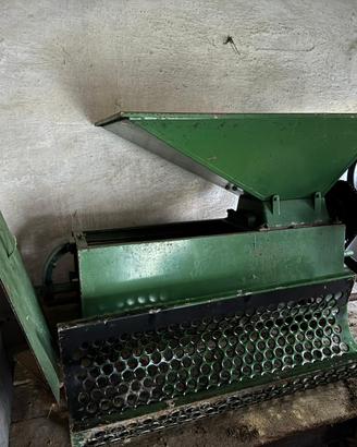 Macchina per pestare l'uva