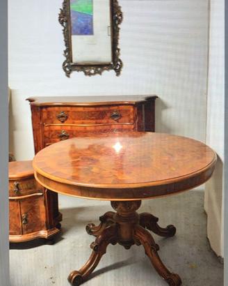 Arredo noce massello con radica stile veneto
