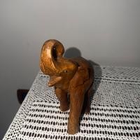 Elefante Portafortuna in Legno Intagliato