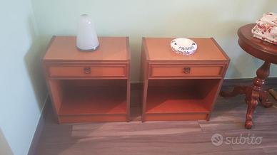 Due comodini.