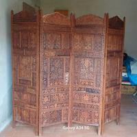 Divisorio in legno intarsiato