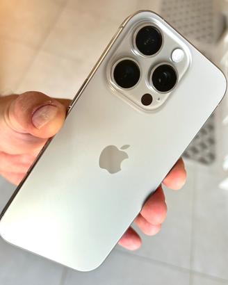 iPhone 16 PRO BATTERIA 95%