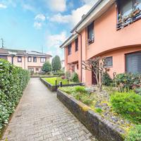 VILLA A SCHIERA A ARESE