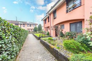 VILLA A SCHIERA A ARESE