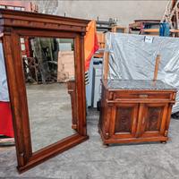 Specchiera con basamento di contenimento e cassett