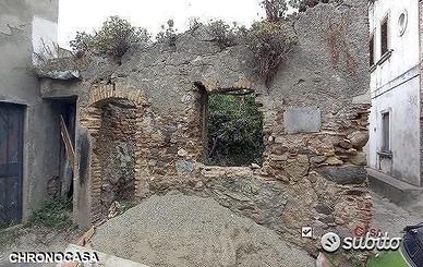 Massa San Giorgio rudere pressi p.zza principale