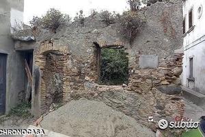 Massa San Giorgio rudere pressi p.zza principale