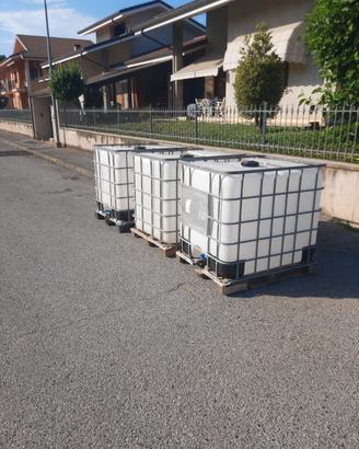 Cubi in plastica da 1000 litri per orti
