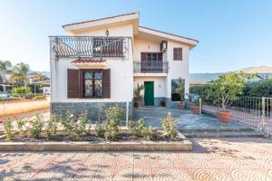 Pressi Altofonte Splendida Villa su 2 livelli