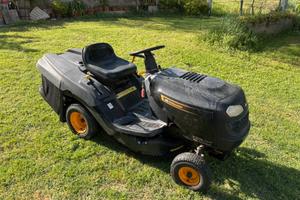 Trattore rasaerba/tagliaerba