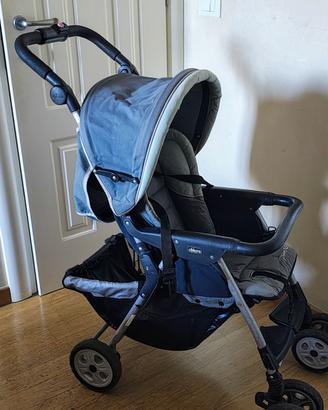 Passeggino Chicco leggero. ripiegabile