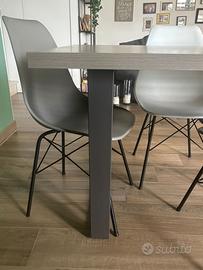 Tavolo con sedie