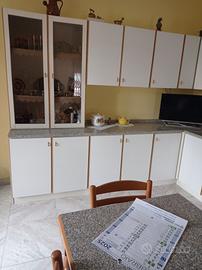 mobili da cucina e stanza da letto 