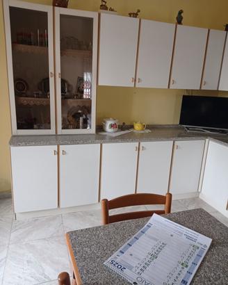 mobili da cucina e stanza da letto 