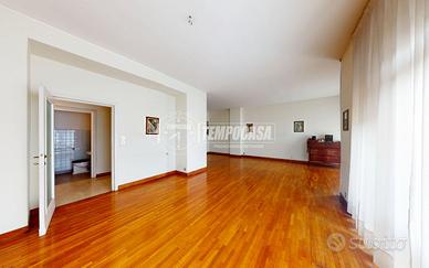 AMPIO APPARTAMENTO CON VISTA PANORAMICA