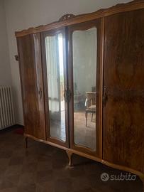 Armadio grande con specchi