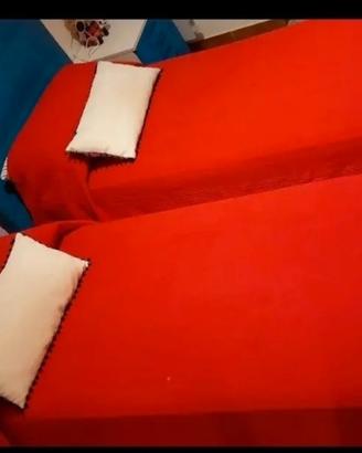 letti contenitore con materassi nuovi e comodini 