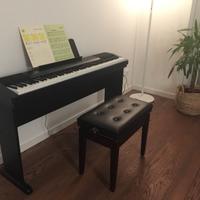 Pianoforte digitale con supporto in legno