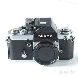 NIKON  F2 Analogica  con vari obiettivi.