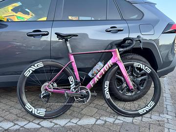 FACTOR Ostro Scarab Limited SRAM Red eTap AXS 54