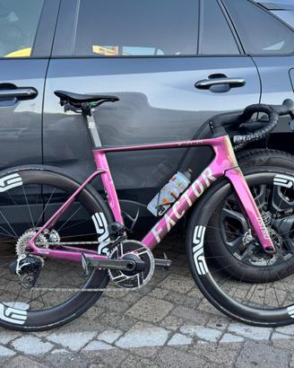 FACTOR Ostro Scarab Limited SRAM Red eTap AXS 54