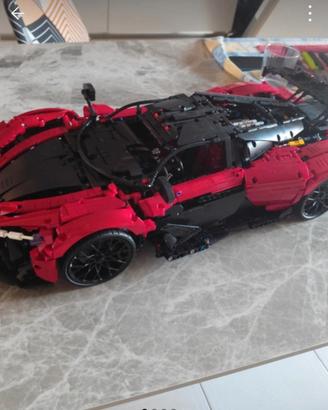 Supercar rossa già montata in scala 1:8