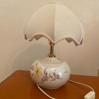 Lampada da comodino e lampada da comò