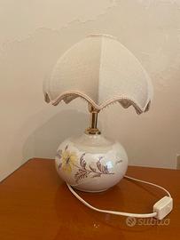 Lampada da comodino e lampada da comò