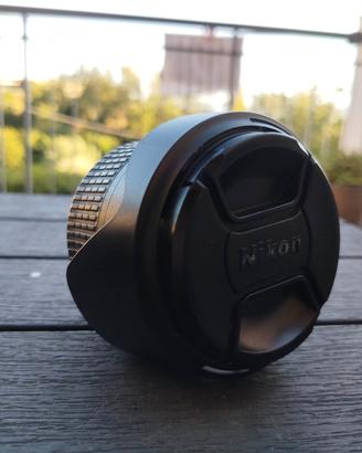 Nikon AF Nikkor 24-85mm f/2.8-4D IF + paraluce 