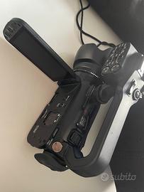 Videocamera Canon con cavalletto e kit