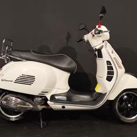 Piaggio Vespa 300 GTS Super
