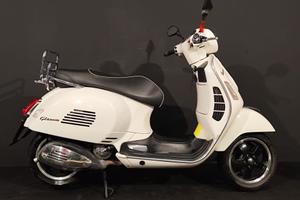 Piaggio Vespa 300 GTS Super