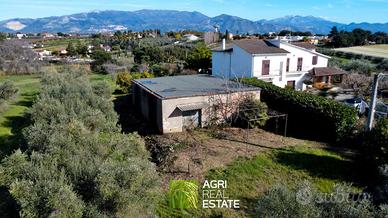 Abitazione di 100 mq con terreno agricolo | TR488