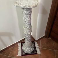 Colonna in marmo pregiato lavorata a torciglione