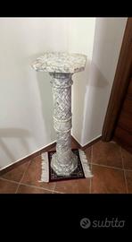 Colonna in marmo pregiato lavorata a torciglione